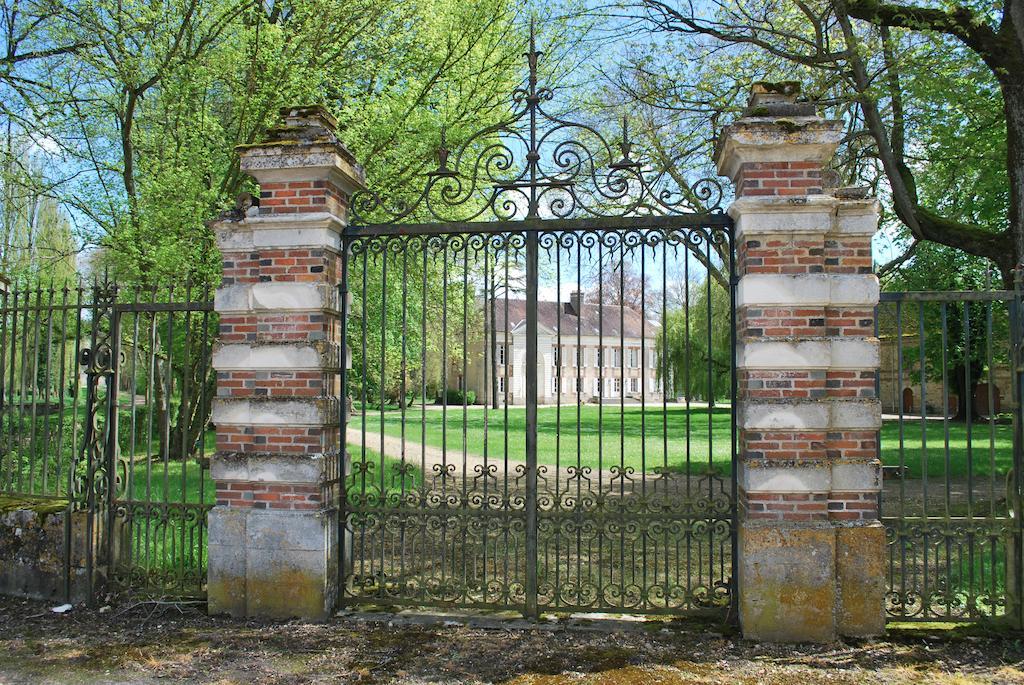 Domaine De Vauluisant Villa Courgenay Exterior photo